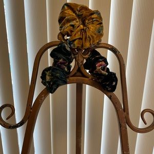 3 Velvet Scrunchies